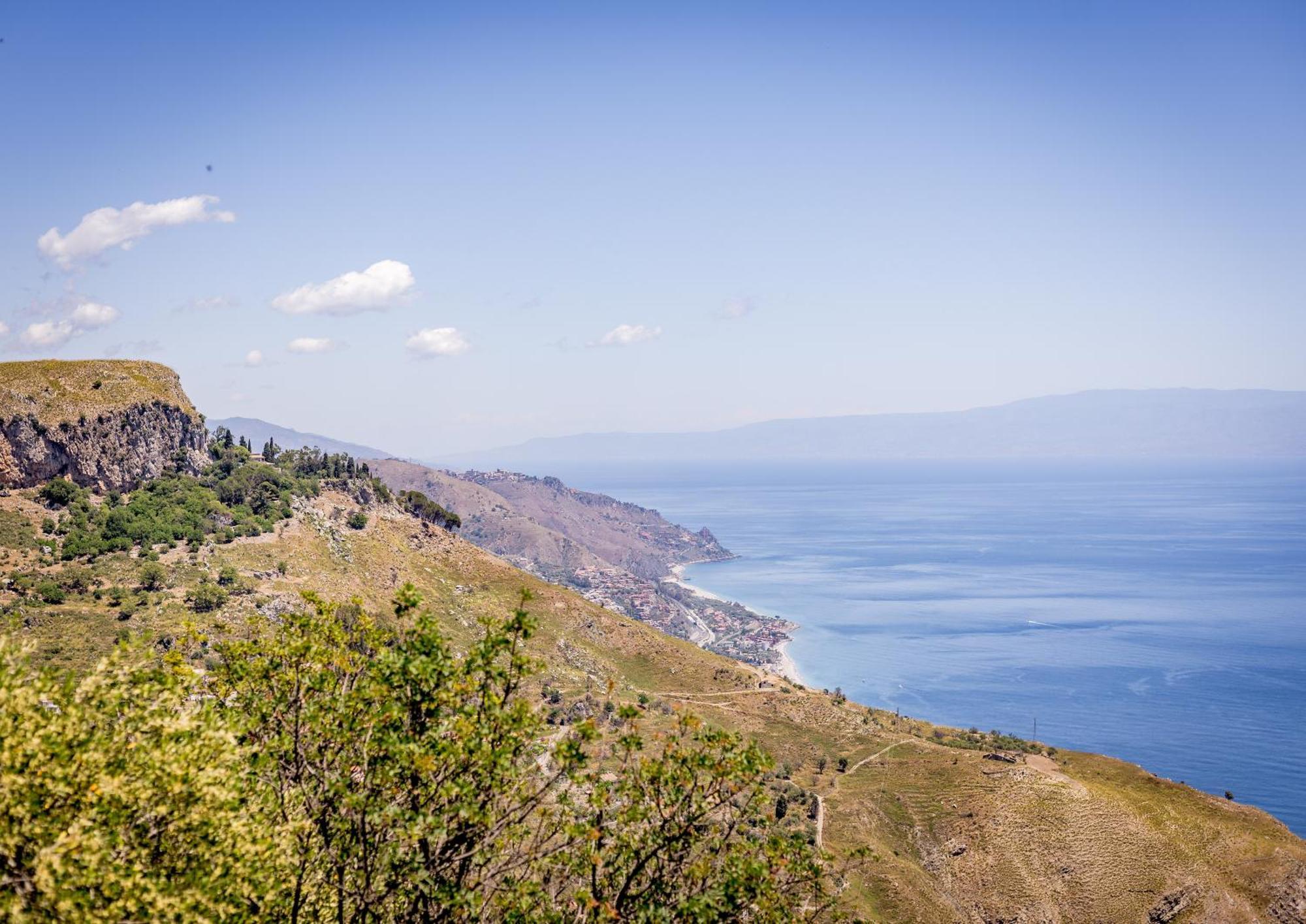 Casa Dei Fiori Con La Vista A Taormina Lägenhet Schiso Exteriör bild